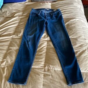 Levi’s 811 curvy skinny 30